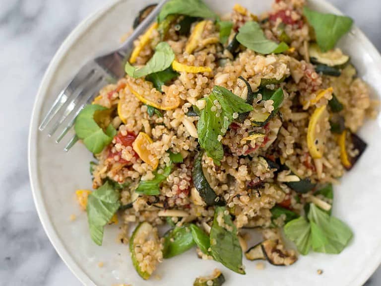 Squash And Quinoa Salad! This Side Dish Is Perfect For Summer Or Dinners. Roasted Zucchini, Squash And Tomatoes With Quinoa And A Lemon-Basil Dressing. Vegan And Glutenfree | Www.delishknowledge.com