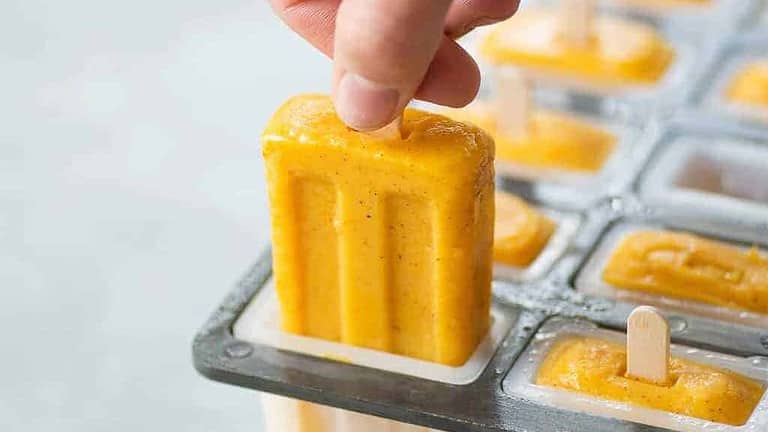 If You Love Chili Salt On Fresh Mango, Then You'Ve Gotta Try These Sweet Chili Mango Popsicles! Dairy-Free, Vegan And Gluten-Free. | Www.delishknowledge.com